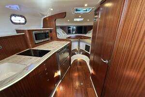2018 Pursuit OS 385 Offshore thumbnail 15
