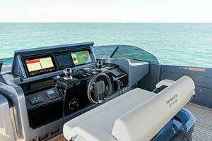 2023 Pershing GTX Motoryacht thumbnail 23