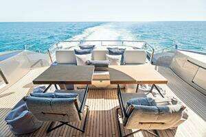 2023 Pershing GTX Motoryacht thumbnail 32