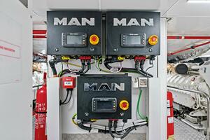 Caffeine 116ft Pershing Yacht For Sale