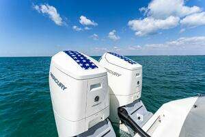 2015 Bahama 41 thumbnail 35