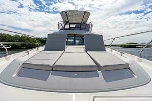 2024 42 Prestige Flybridge - Foredeck