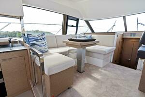 2024 42 Prestige Flybridge - Dinette