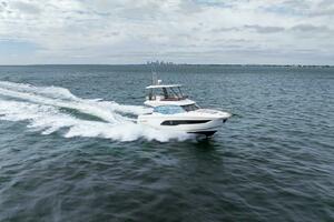 2024 42 Prestige Flybridge - Profile