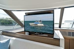 2024 42 Prestige Flybridge - Dinette TV