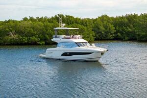 2024 42 Prestige Flybridge - Profile