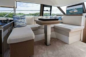 2024 42 Prestige Flybridge - Dinette
