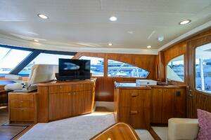 2017 Viking 92 Enclosed Bridge thumbnail 17