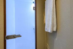 Viking  92 SPECULATOR - VIP Guest Stateroom Ensuite Head