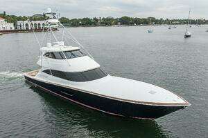 2017 Viking 92 Enclosed Bridge thumbnail 2