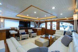 2017 Viking 92 Enclosed Bridge thumbnail 31