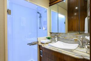 Viking  92 SPECULATOR - Guest Stateroom Ensuite Head