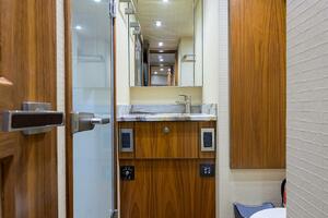 Viking  92 SPECULATOR - Crew Quarters Head