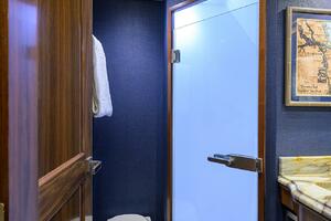 Viking  92 SPECULATOR - Guest Stateroom Midship Port Ensuite Head