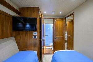 2017 Viking 92 Enclosed Bridge thumbnail 68
