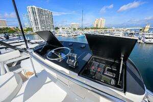 2017 Viking 92 Enclosed Bridge thumbnail 8