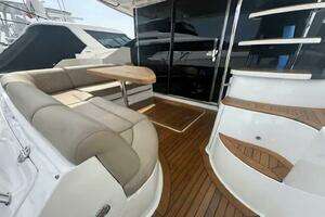 2017 Sea Ray 51 Fly thumbnail 6