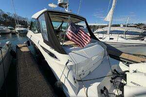 2023 Sea Ray 320 Outboard thumbnail 9