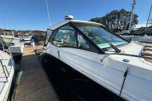 2023 Sea Ray 320 Outboard thumbnail 11