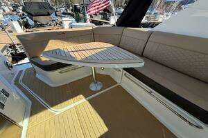 2023 Sea Ray 320 Outboard thumbnail 24