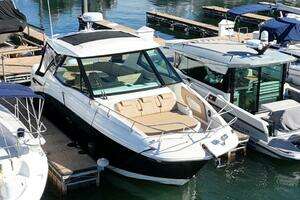 2023 Sea Ray 320 Outboard thumbnail 1