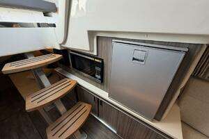 2023 Sea Ray 320 Outboard thumbnail 37