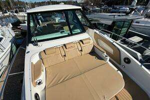 2023 Sea Ray 320 Outboard thumbnail 18