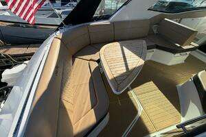 2023 Sea Ray 320 Outboard thumbnail 22