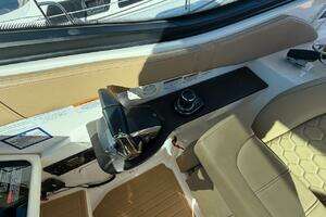 2023 Sea Ray 320 Outboard thumbnail 33