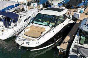 2023 Sea Ray 320 Outboard thumbnail 3