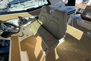 2023 Sea Ray 320 Outboard thumbnail 26