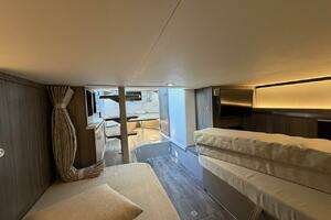 2023 Sea Ray 320 Outboard thumbnail 36