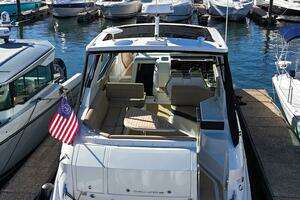 2023 Sea Ray 320 Outboard thumbnail 8