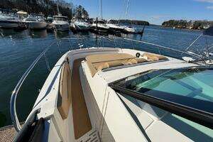 2023 Sea Ray 320 Outboard thumbnail 17