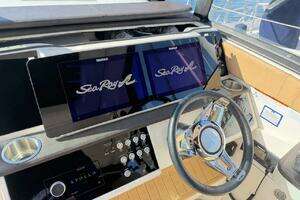 2023 Sea Ray 320 Outboard thumbnail 30