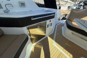 2023 Sea Ray 320 Outboard thumbnail 31