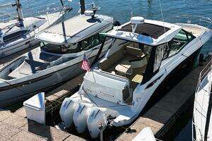 2023 Sea Ray 320 Outboard thumbnail 6
