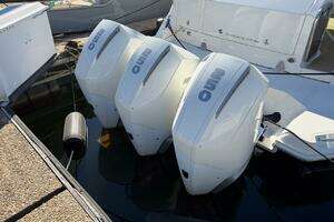 2023 Sea Ray 320 Outboard thumbnail 16