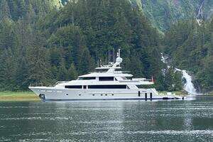 2010 Westport Superyacht thumbnail 5