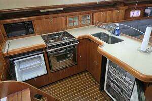 2007 Hunter 44 Deck Saloon thumbnail 8