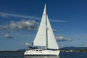 2007 Hunter 44 Deck Saloon thumbnail 1