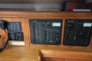 2007 Hunter 44 Deck Saloon thumbnail 9
