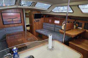2007 Hunter 44 Deck Saloon thumbnail 17