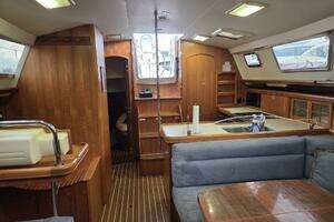 2007 Hunter 44 Deck Saloon thumbnail 3