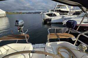 2007 Hunter 44 Deck Saloon thumbnail 13
