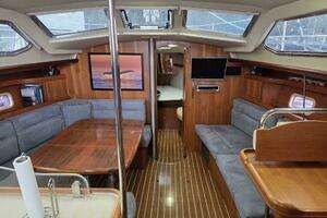 2007 Hunter 44 Deck Saloon thumbnail 2
