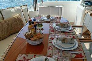 2010 Horizon Enclosed Pilothouse thumbnail 20