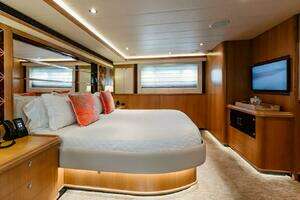 2010 Horizon Enclosed Pilothouse thumbnail 40