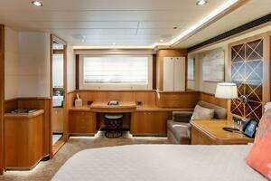 2010 Horizon Enclosed Pilothouse thumbnail 37