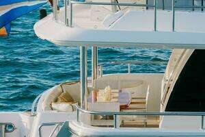 2010 Horizon Enclosed Pilothouse thumbnail 13